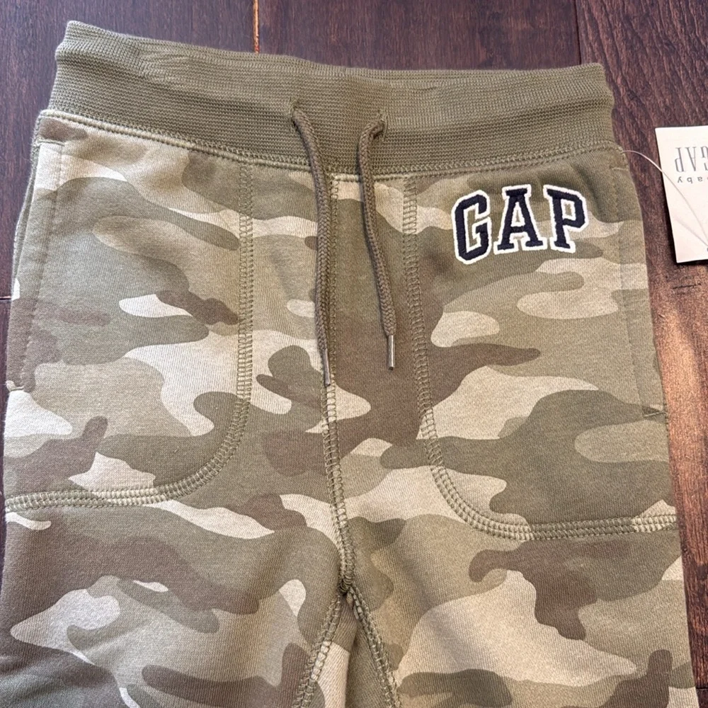 NWT Gender Neutral GAP Kids Camouflage Jogger Pants - Green